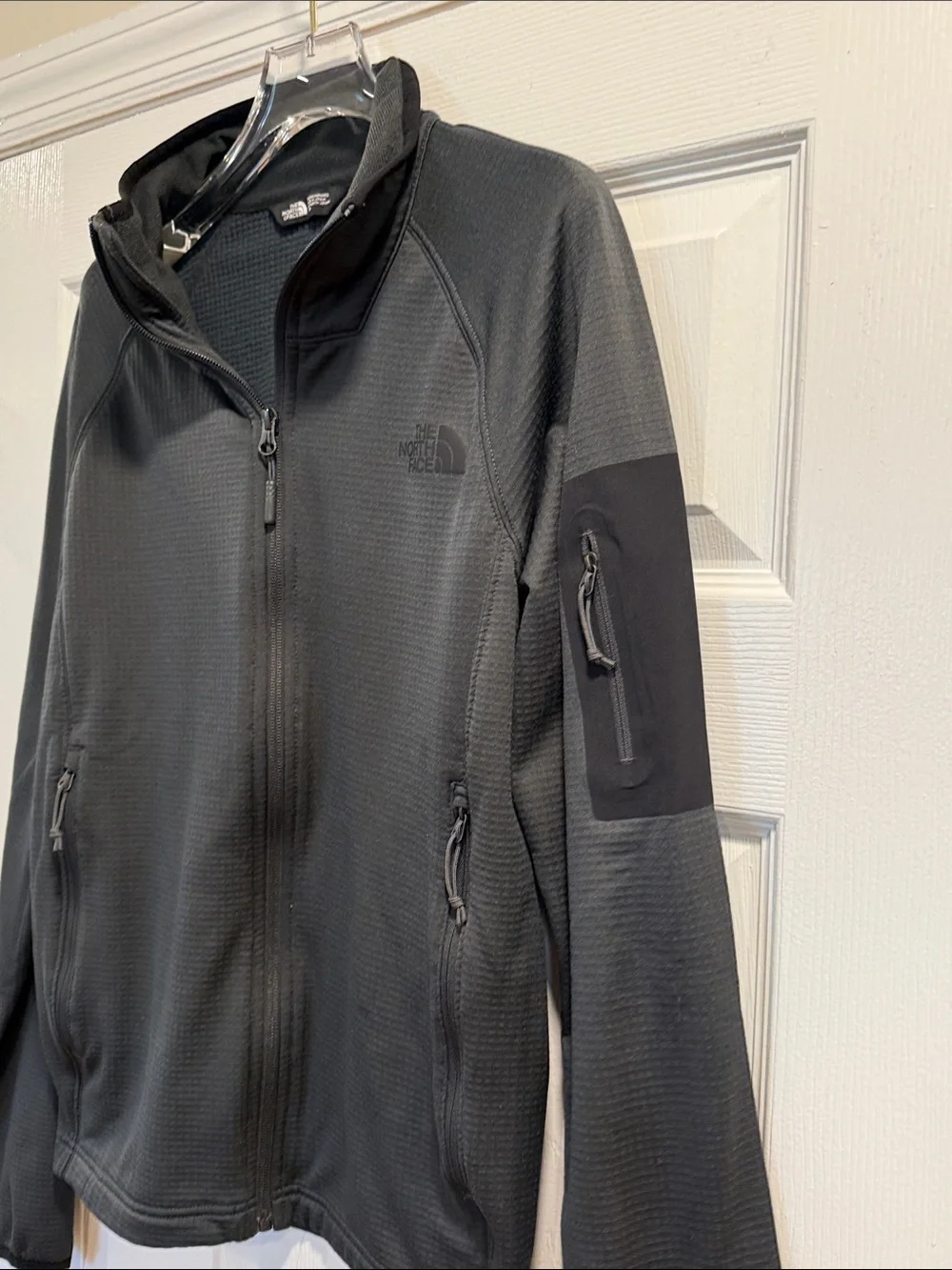 *The North Face Men’s Black Lightweight Full Zip Fleece Jacket Small